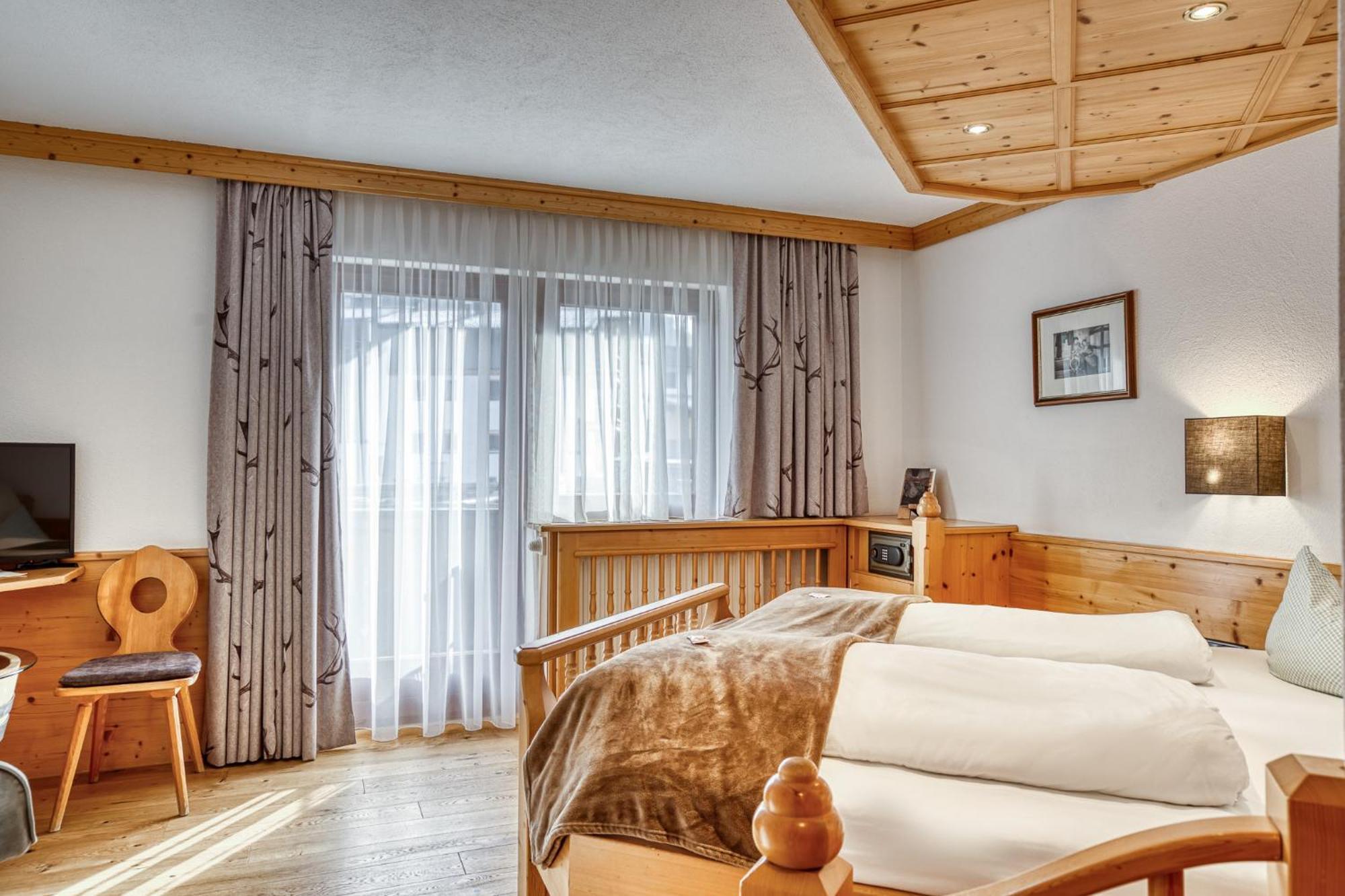 Hotel Alpenstolz Mieders Quarto foto